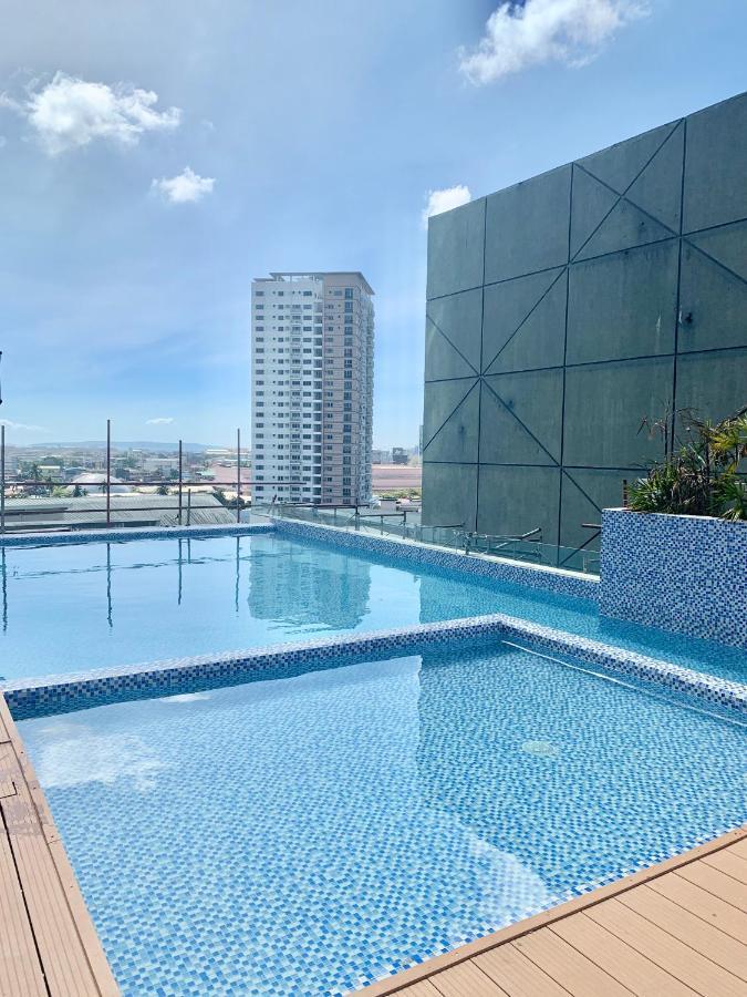 Hola! Condotel @ Inspiria Davao City מראה חיצוני תמונה