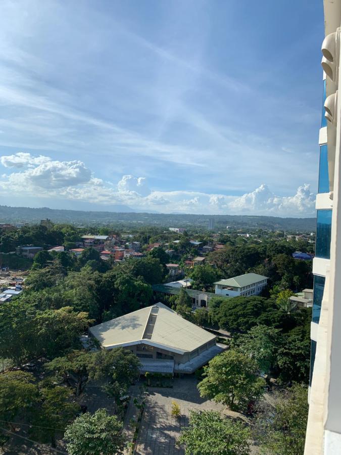 Hola! Condotel @ Inspiria Davao City מראה חיצוני תמונה