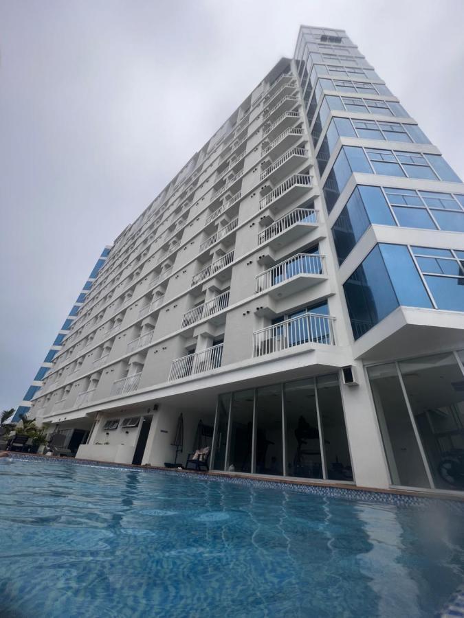 Hola! Condotel @ Inspiria Davao City מראה חיצוני תמונה